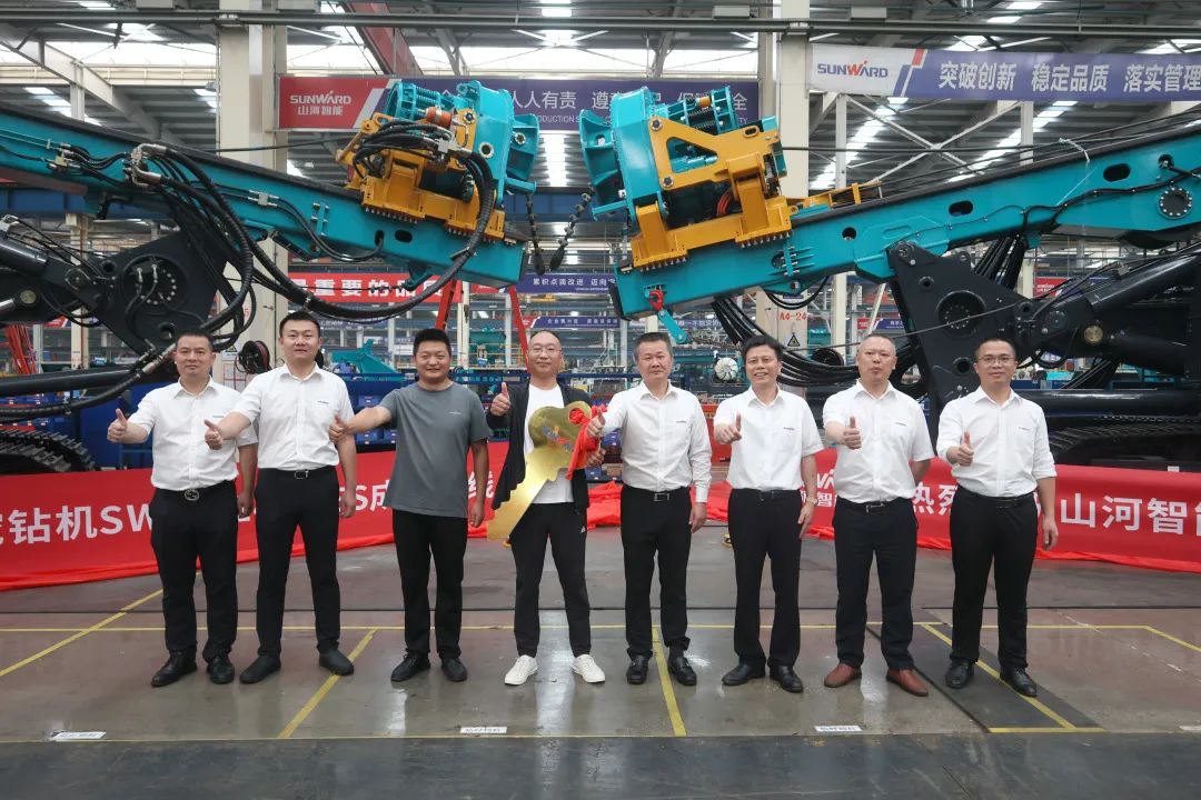 助力“双碳”、、、绿动未来！122cc太阳成智能增程式电动旋挖钻机、、、液压混淆动力旋挖钻机齐交付