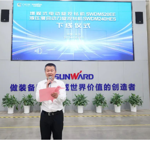 助力“双碳”、、、绿动未来！122cc太阳成智能增程式电动旋挖钻机、、、液压混淆动力旋挖钻机齐交付