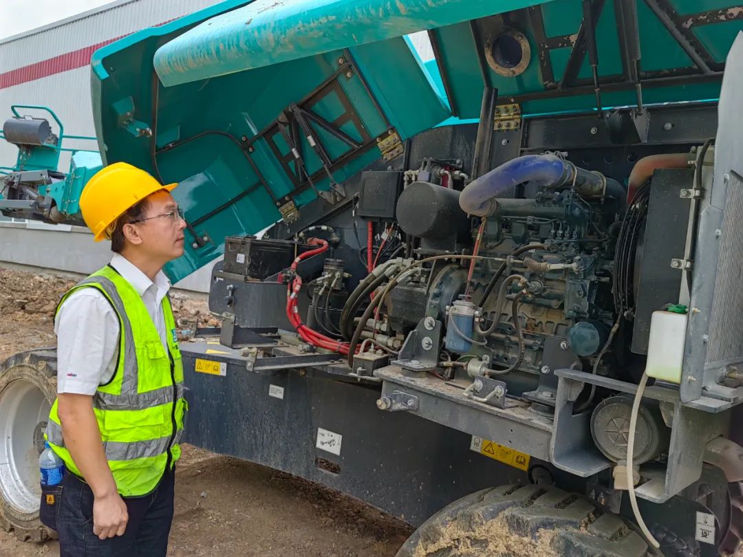 谛听客户心声！！！122cc太阳成智能高空机械“服务万里行”走进东北