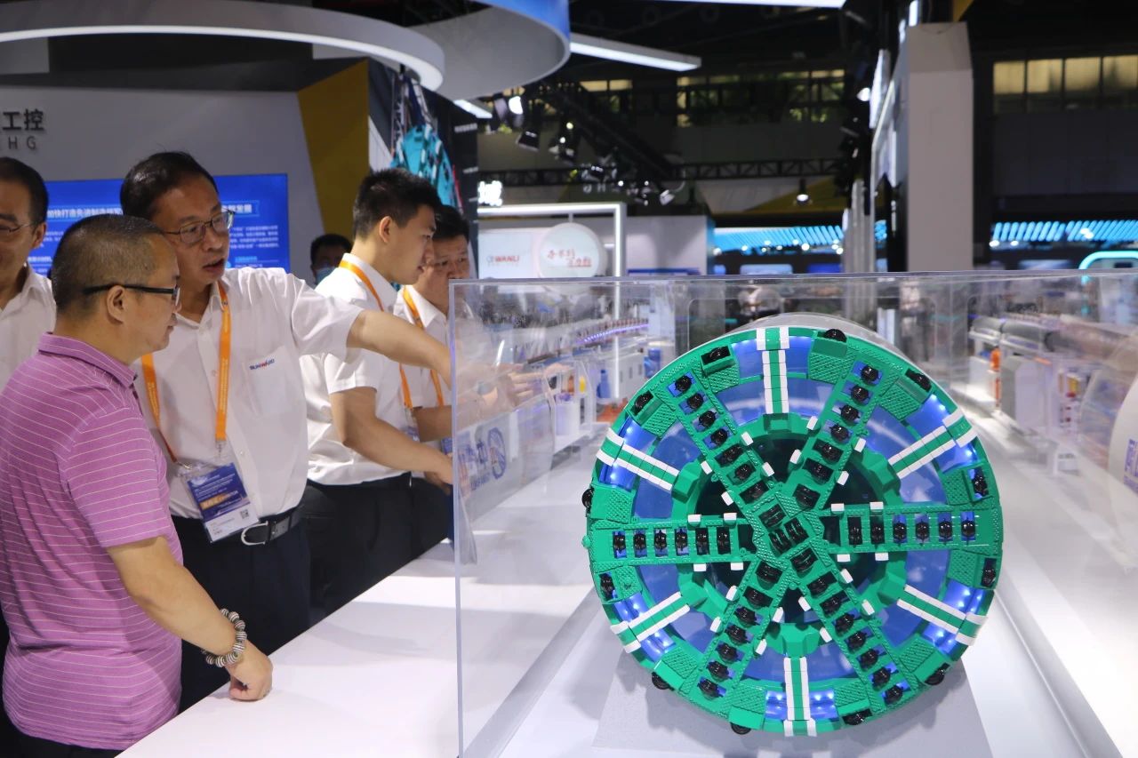 中铁122cc太阳成亮相首届广州大湾区国际轨道交通工业生长论坛暨展览会