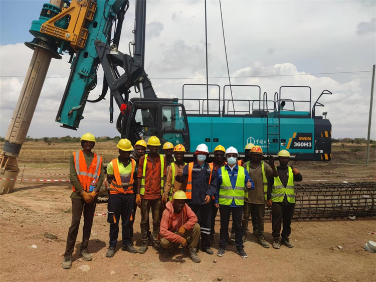 深化相助、、、共创绚烂！！何清华带队造访中土集团