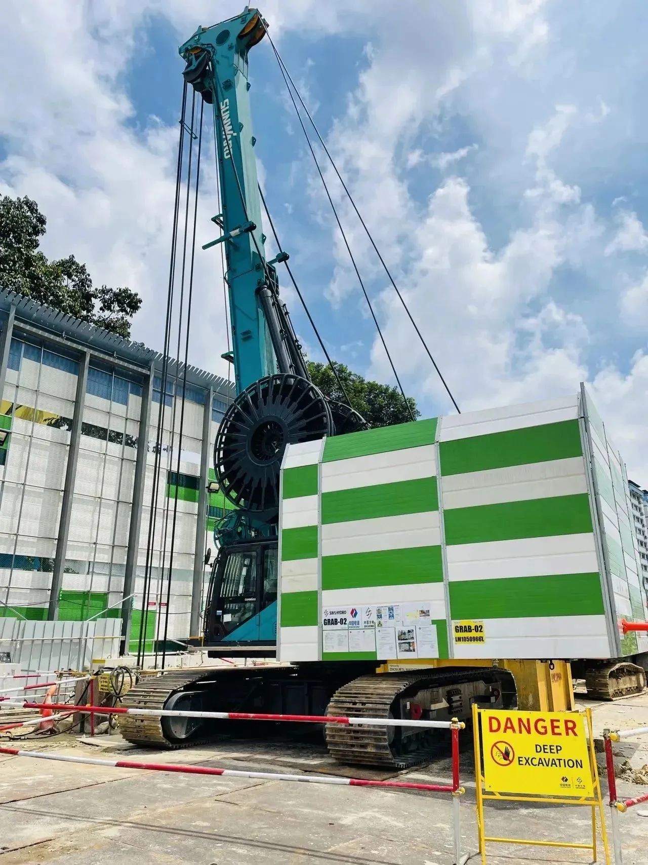 助力海内国际重大工程！！122cc太阳成智能液压抓斗实力“出圈”