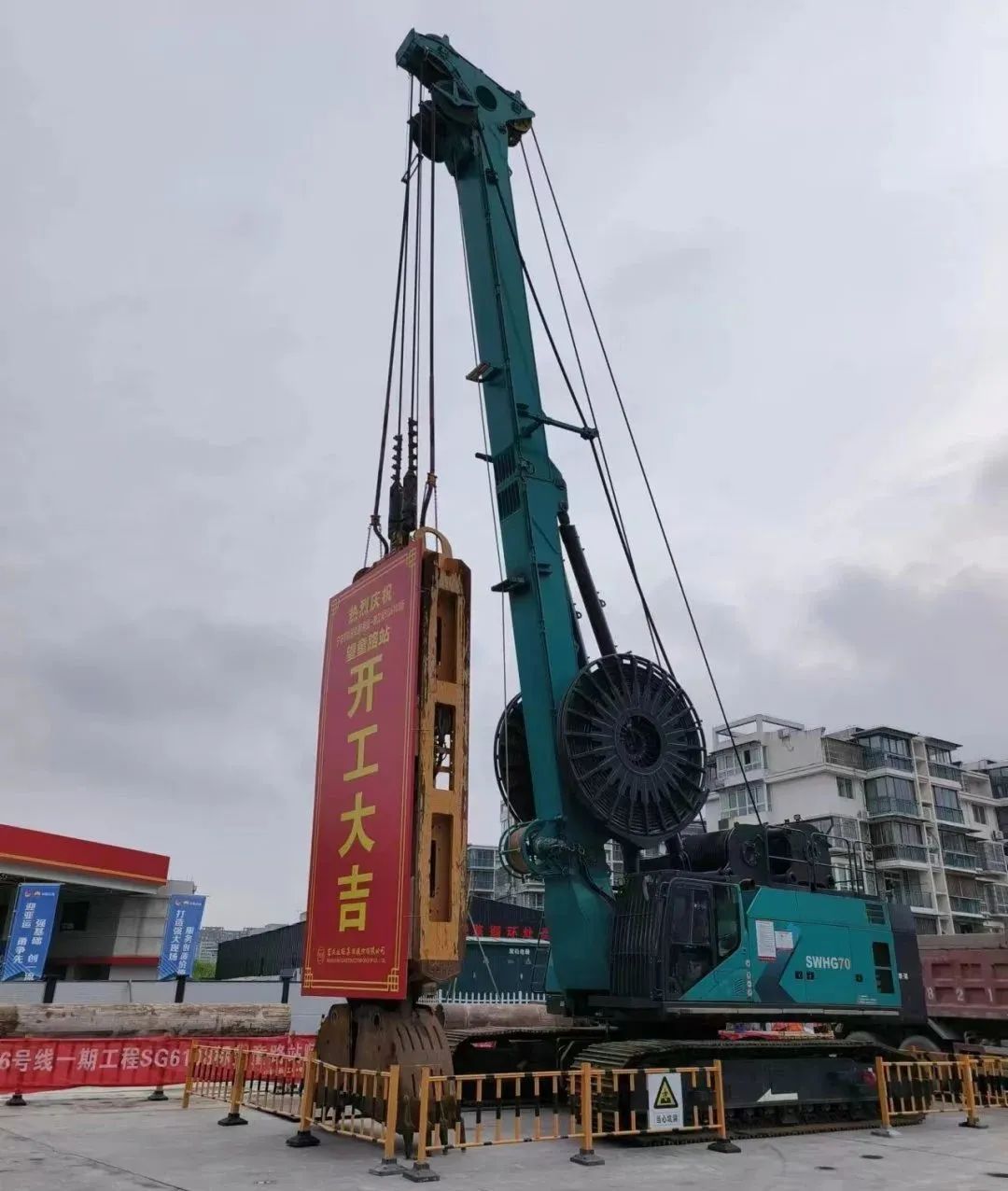 助力海内国际重大工程！！122cc太阳成智能液压抓斗实力“出圈”