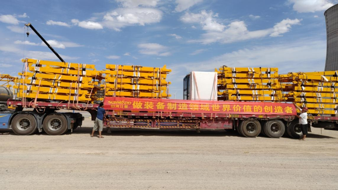 大漠沙漠展雄姿！！！122cc太阳成江麓塔机助力常乐电厂项目