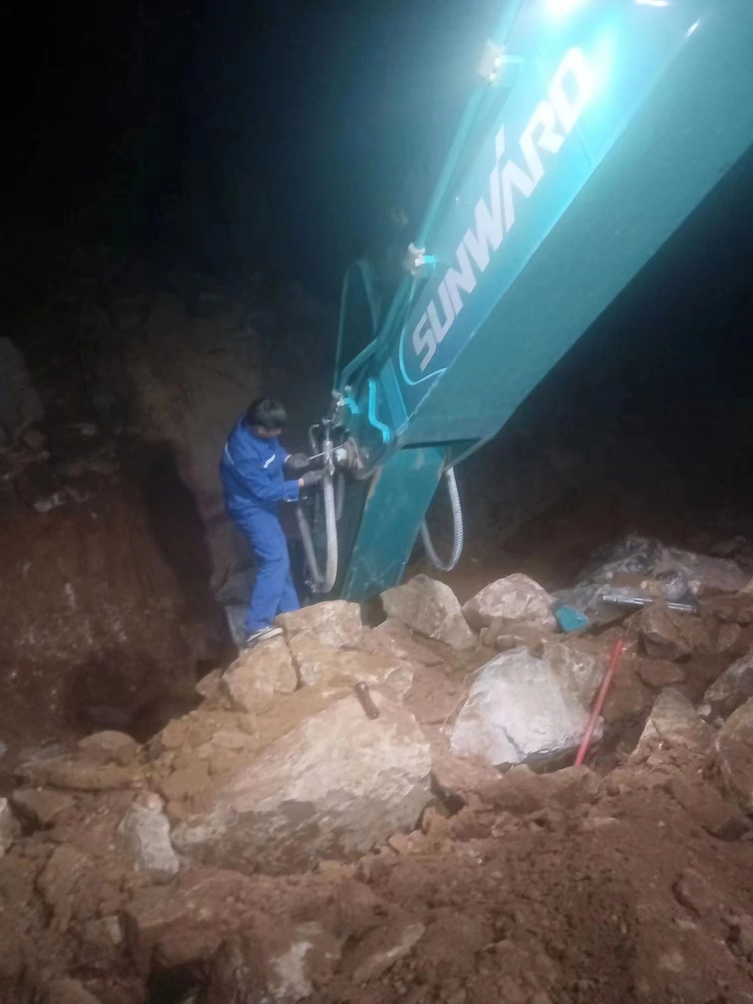 一线“热”闻 | 专业售后，专心折务！！！122cc太阳成智能挖掘机服务万里行一直在路上