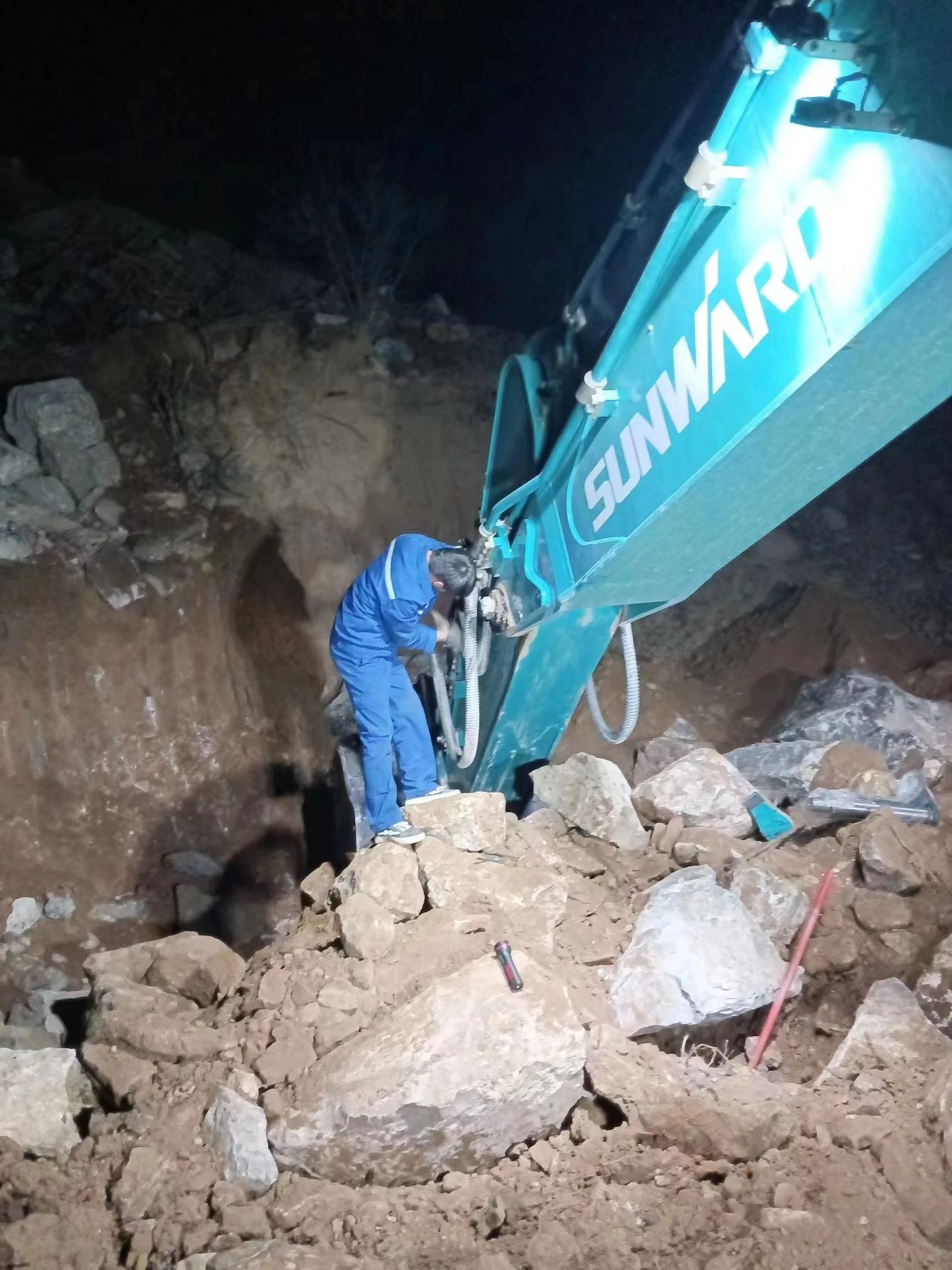 一线“热”闻 | 专业售后，专心折务！！！122cc太阳成智能挖掘机服务万里行一直在路上