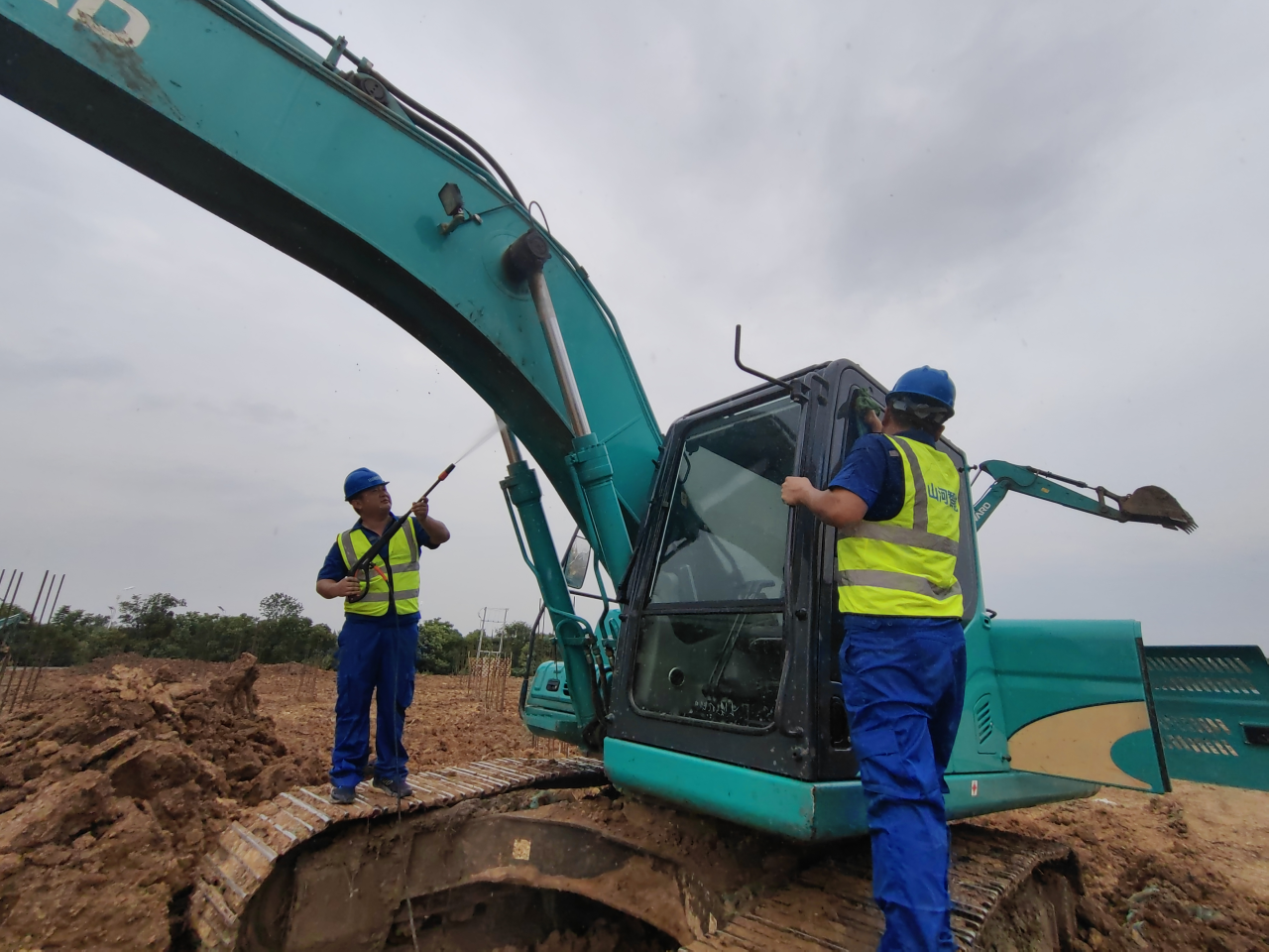 一线“热”闻 | 专业售后，专心折务！！！122cc太阳成智能挖掘机服务万里行一直在路上