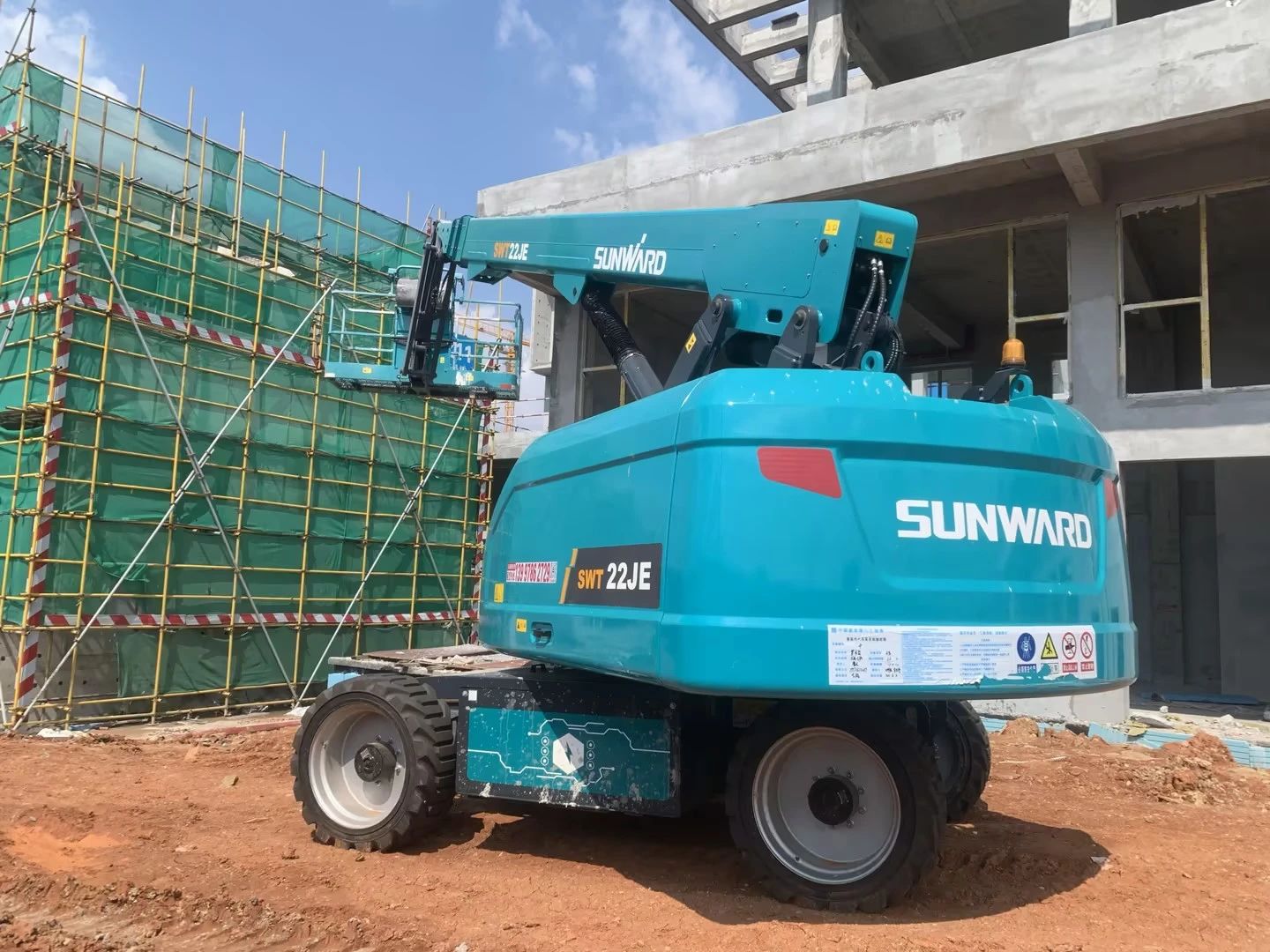 实力上新！！！122cc太阳成智能电动直臂高空作业平台进军华中市场