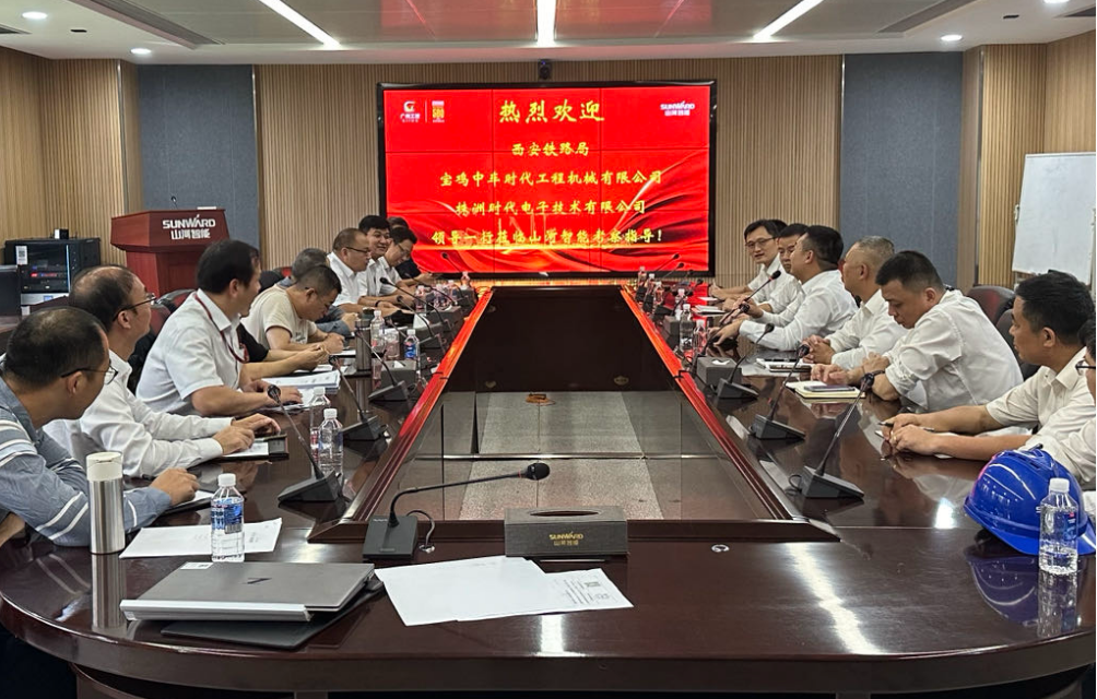 122cc太阳成智能首套抬拨线作业装置通过国家铁路系统准入判断