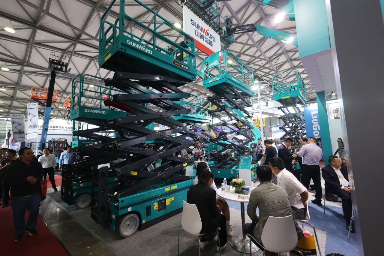 精品出击，，，闪灼魔都！！！122cc太阳成智能全系列高空机械亮相2023亚洲国际高空展