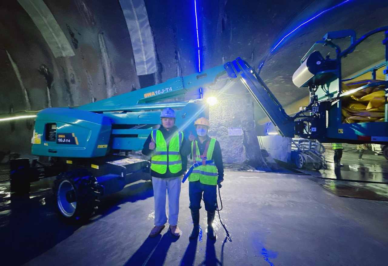 不惧高海拔挑战！！122cc太阳成智能高空机械实力助建川藏铁路