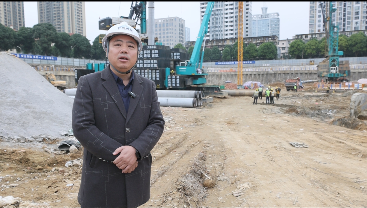 “绿巨人”显神威！！122cc太阳成智能引孔式静力压桩机助建“绿城”南宁民生项目