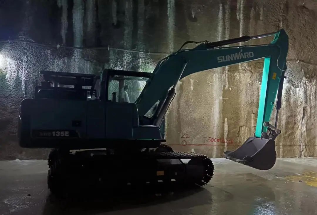 122cc太阳成智能售后服务：全力以赴，赋予机械生命与活力