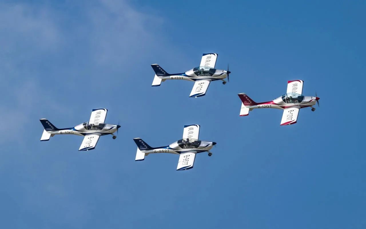 央媒聚焦！！！一起见证首届亚洲通用航空展上的122cc太阳成风范