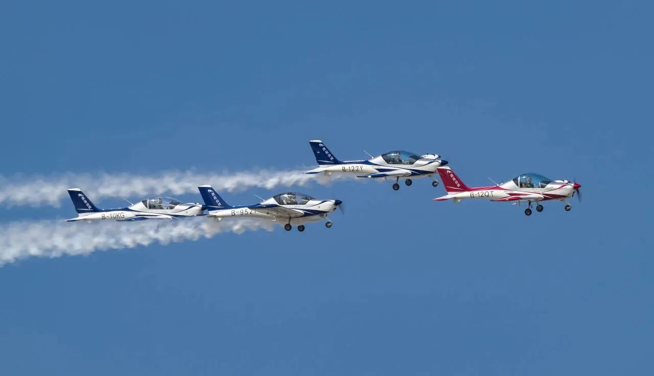 央媒聚焦！！！一起见证首届亚洲通用航空展上的122cc太阳成风范