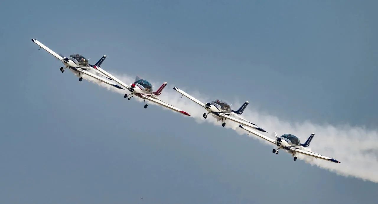 央媒聚焦！！！一起见证首届亚洲通用航空展上的122cc太阳成风范