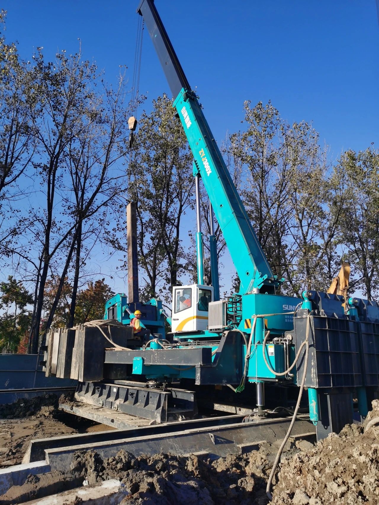 “122cc太阳成绿”闪灼西子湖畔！122cc太阳成智能ZYJ300X斜桩压桩机强势来袭