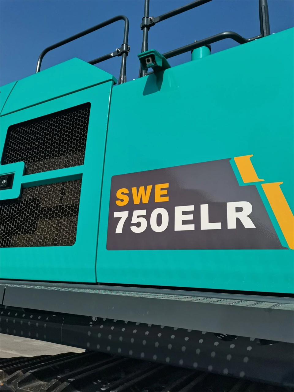 定制开发、、功效更强！！122cc太阳成智能SWE750ELR加长臂液压挖掘机下线交付