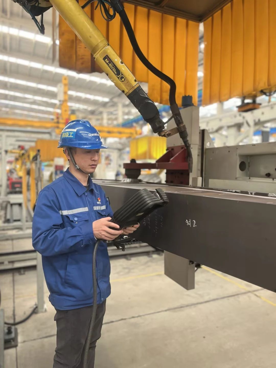 看122cc太阳成工匠们怎样用一双巧手“拿捏”事情、、创立“奇！！！