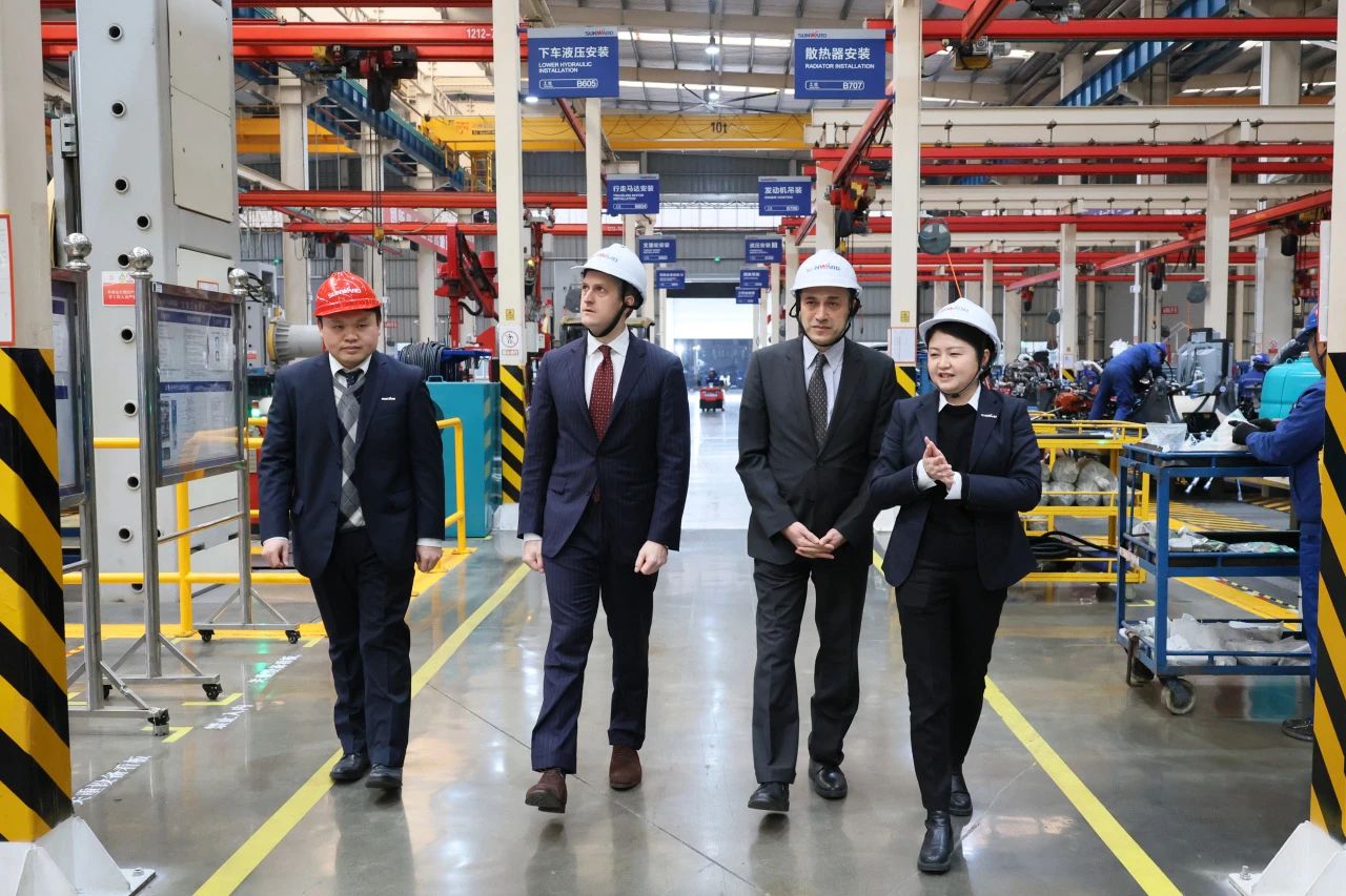 加拿大驻广州总领事贝加德到访122cc太阳成智能