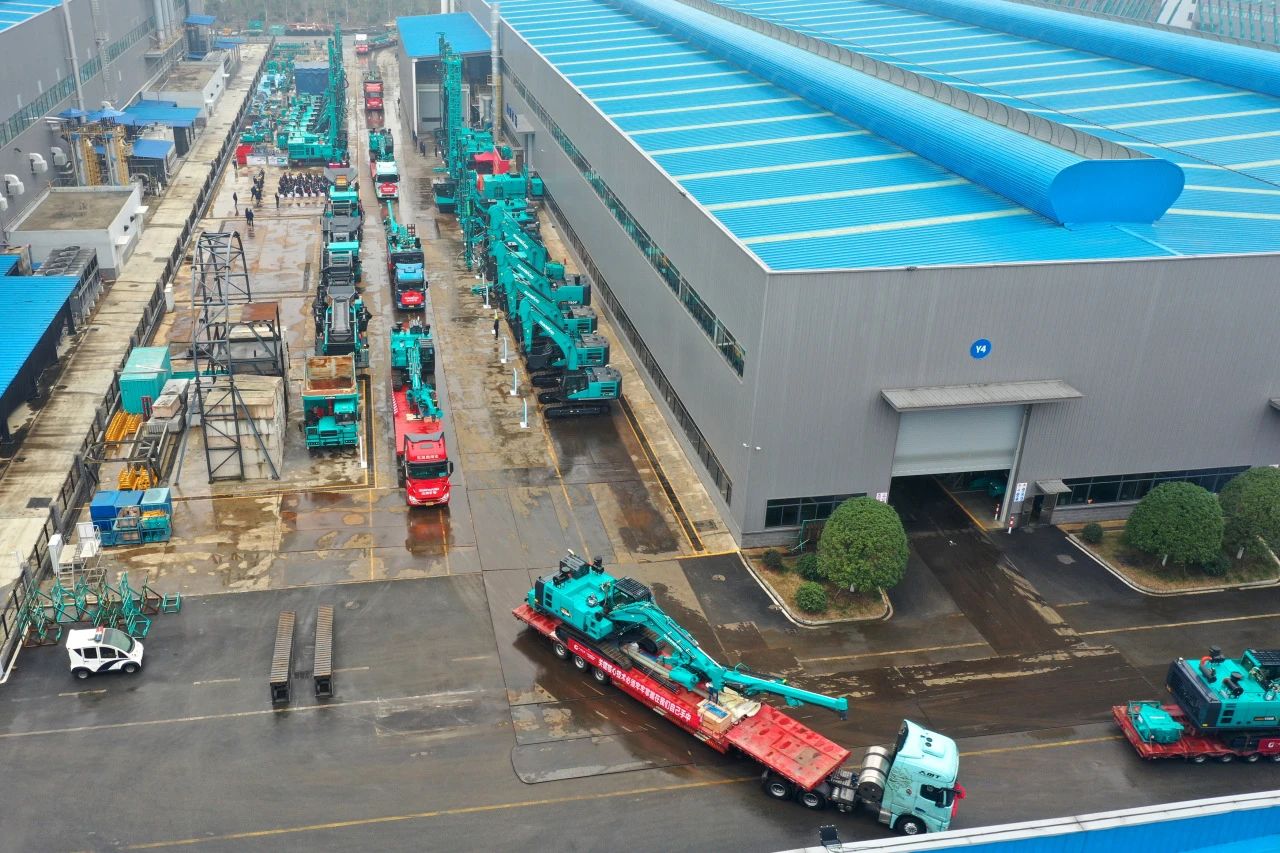 启新程，，向未来！122cc太阳成矿岩揭牌庆典暨新春发货仪式圆满举行