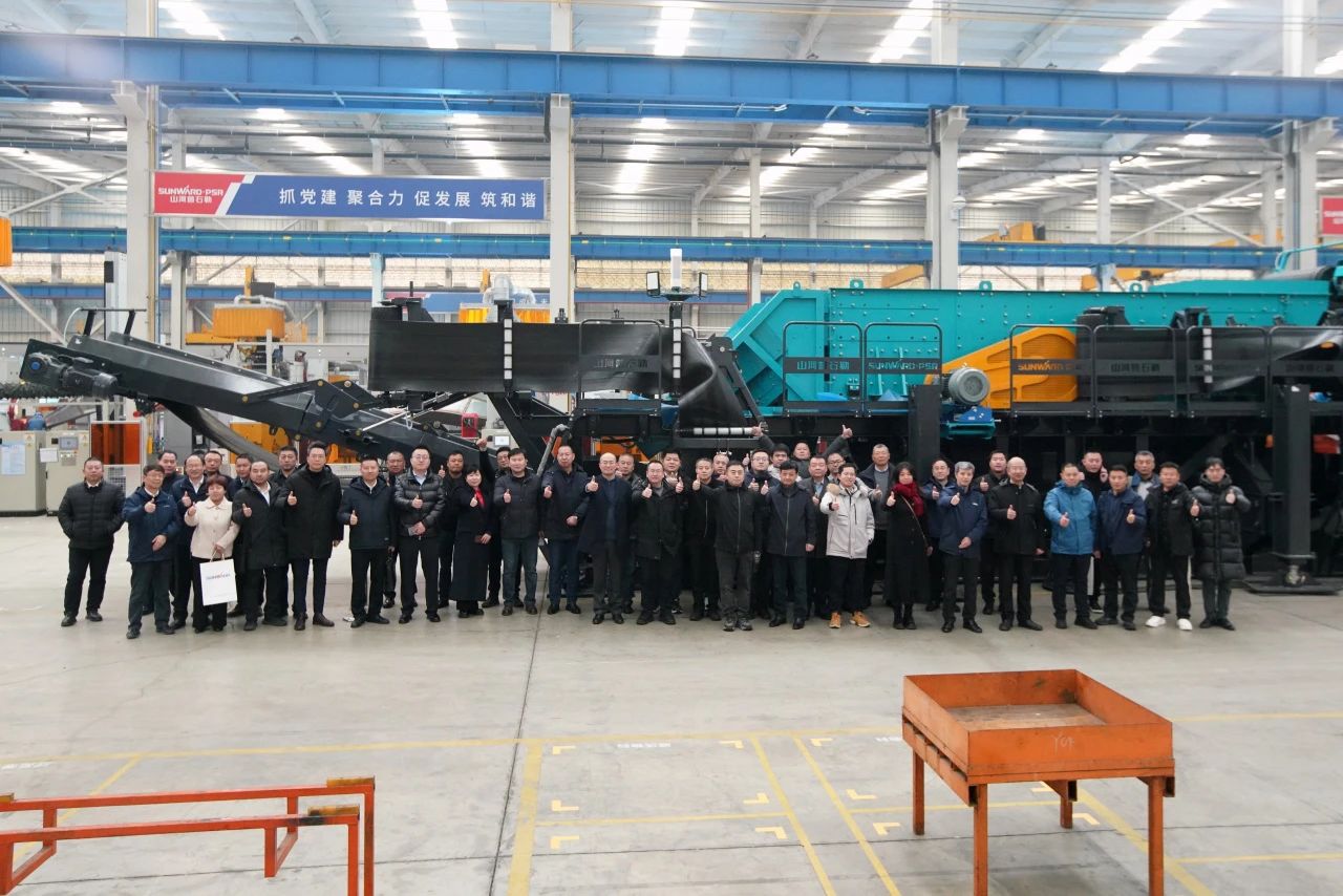 启新程，，向未来！122cc太阳成矿岩揭牌庆典暨新春发货仪式圆满举行