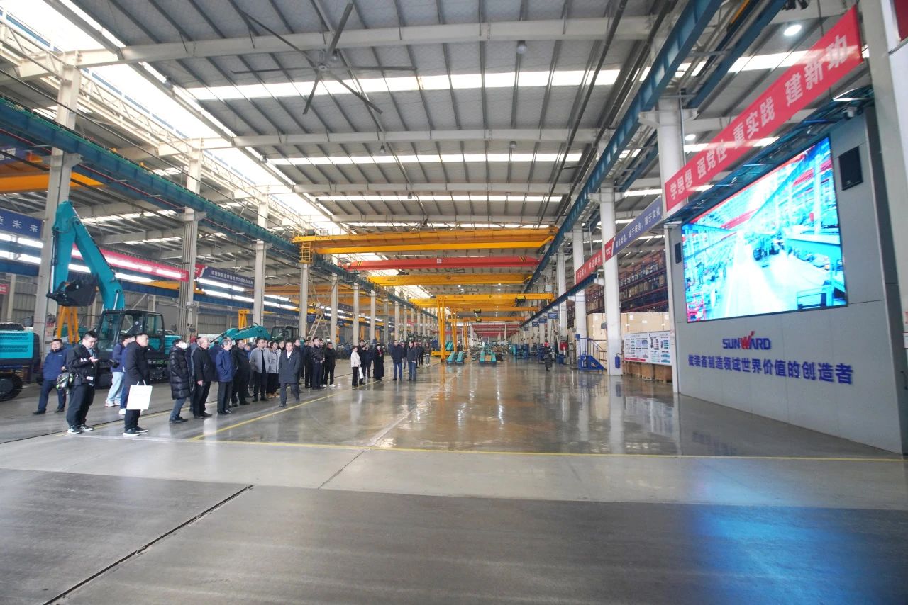 启新程，，向未来！122cc太阳成矿岩揭牌庆典暨新春发货仪式圆满举行