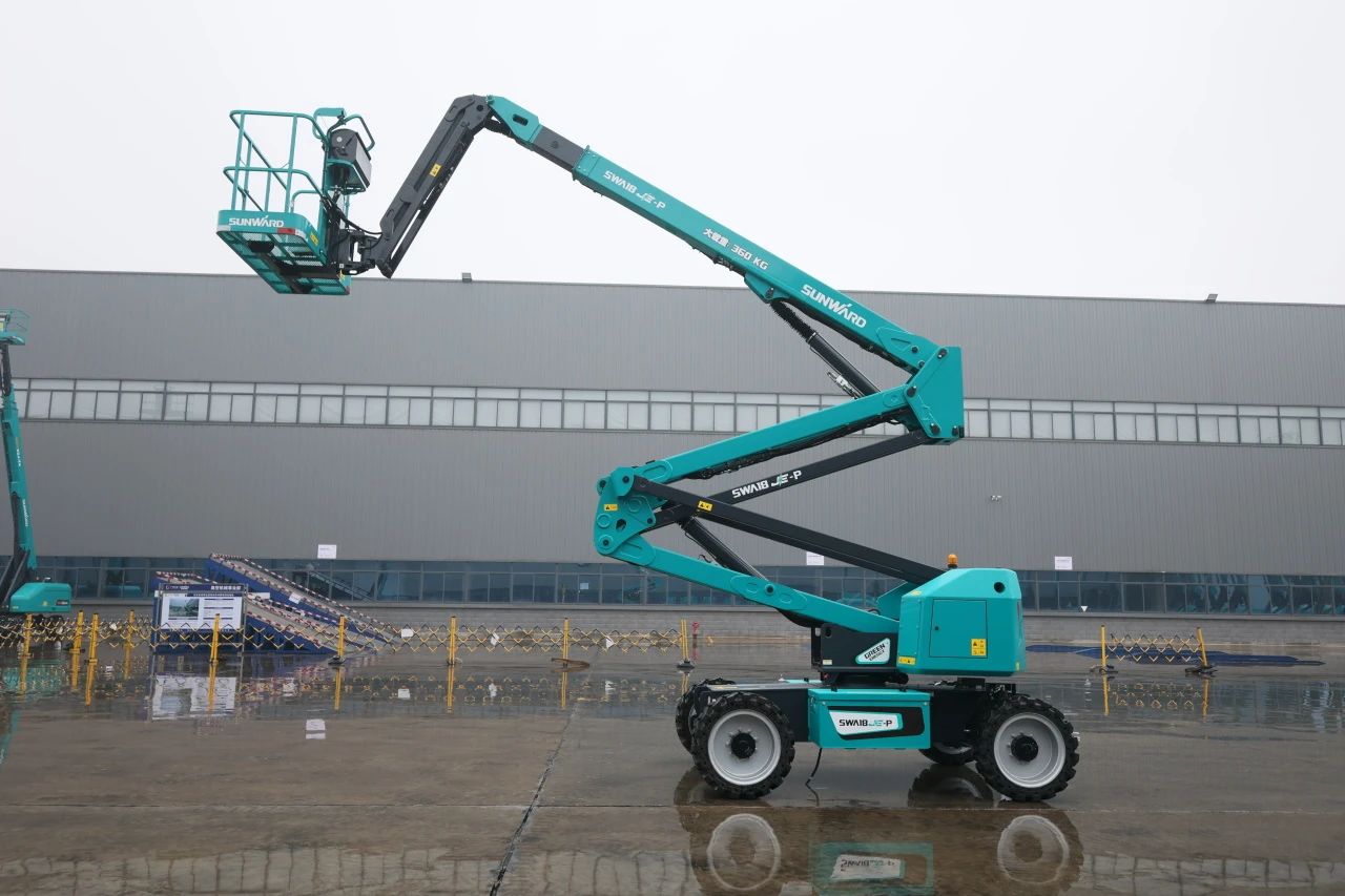 又双叒叕上新了！122cc太阳成智能首款双载荷电动曲臂式高空作业平台顺遂下线
