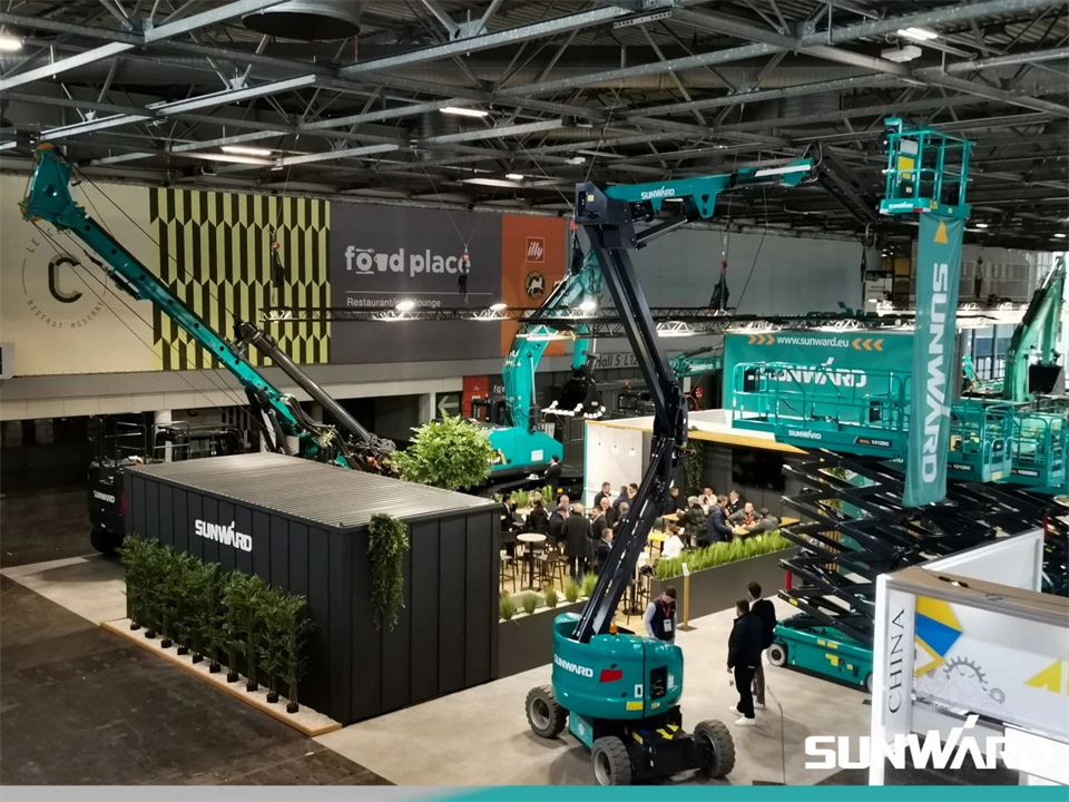 122cc太阳成智能携立异效果亮相2024年法国巴黎工程机械展