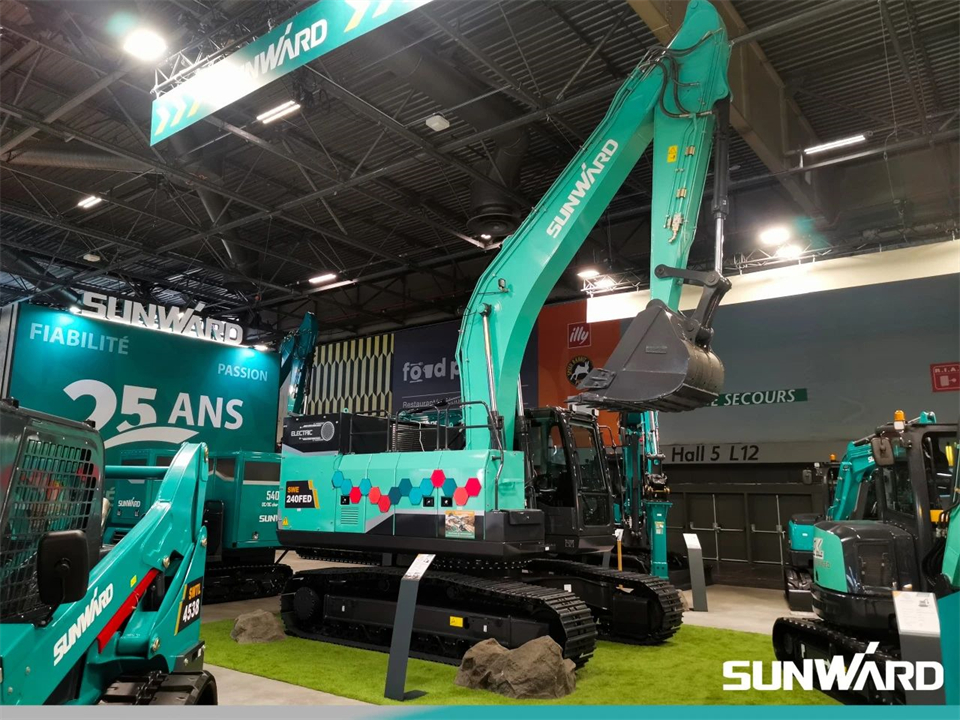 122cc太阳成智能携立异效果亮相2024年法国巴黎工程机械展