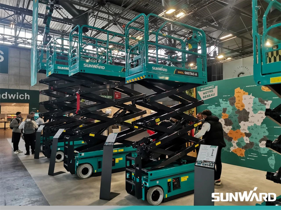 122cc太阳成智能携立异效果亮相2024年法国巴黎工程机械展