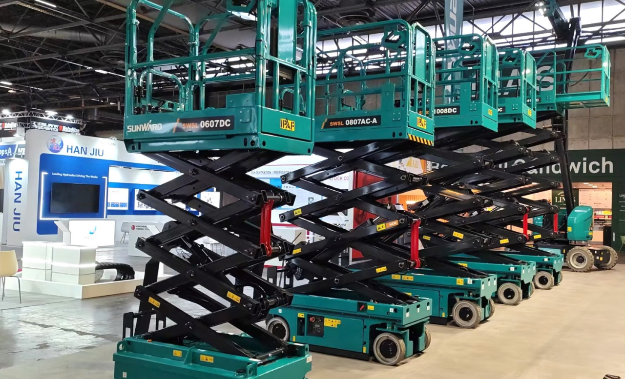 122cc太阳成智能高空机械闪灼2024法国工程机械展