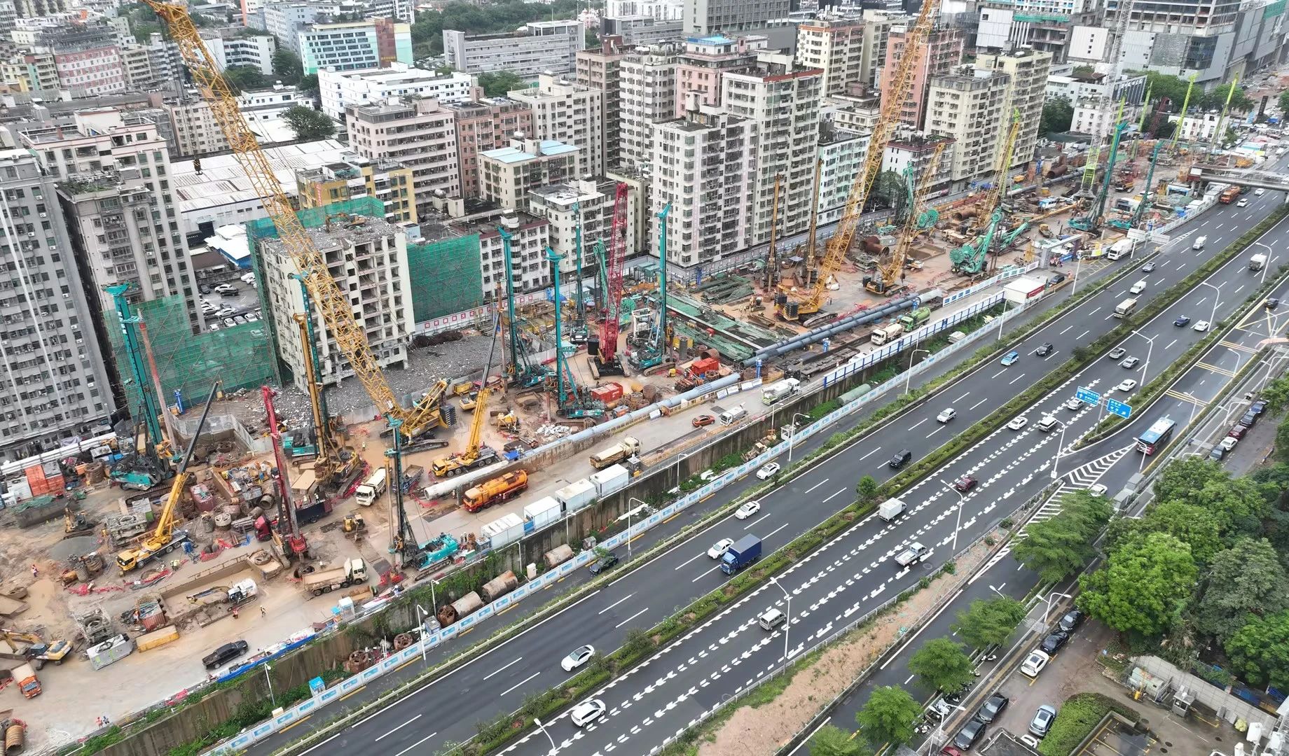 性能突出，，，超强助力！122cc太阳成智能旋挖钻机助力深圳地铁五和站施工