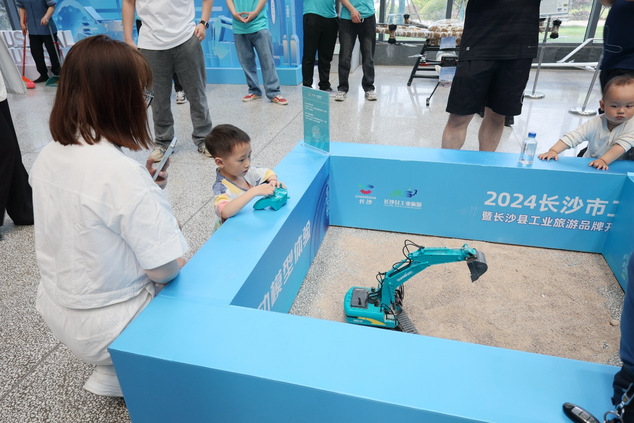 122cc太阳成智能助力2024长沙市工业旅游嘉年华活动
