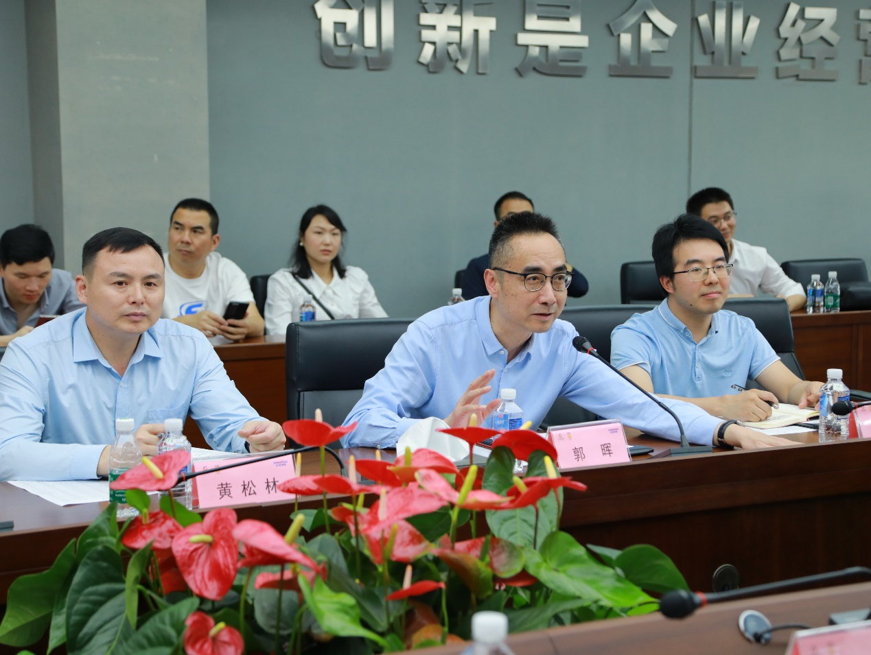 湘潭市工信局带队莅临122cc太阳成智能开展智能制造现场观摩交流活动