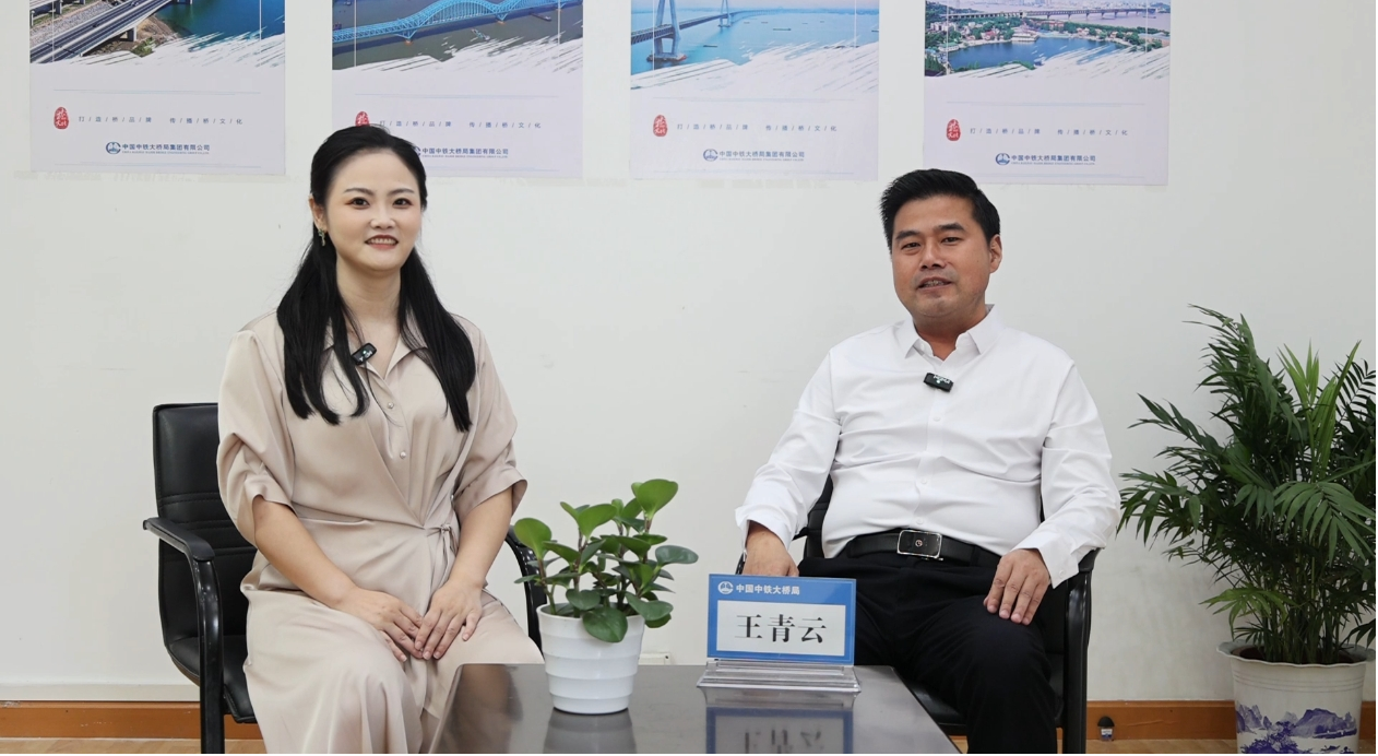 先导式立异，，，再推电动新品！！！122cc太阳成智能SWDM520EE增程式旋挖钻机推介会乐成举行