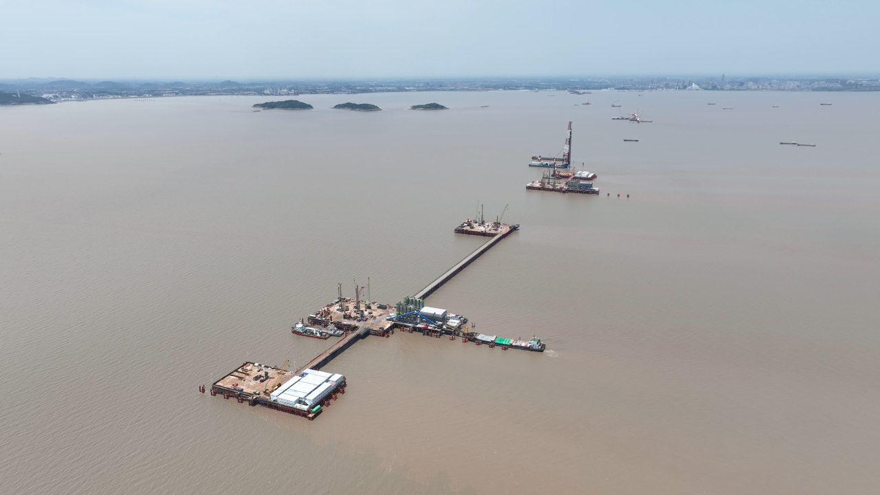 先导式立异，，，再推电动新品！！！122cc太阳成智能SWDM520EE增程式旋挖钻机推介会乐成举行