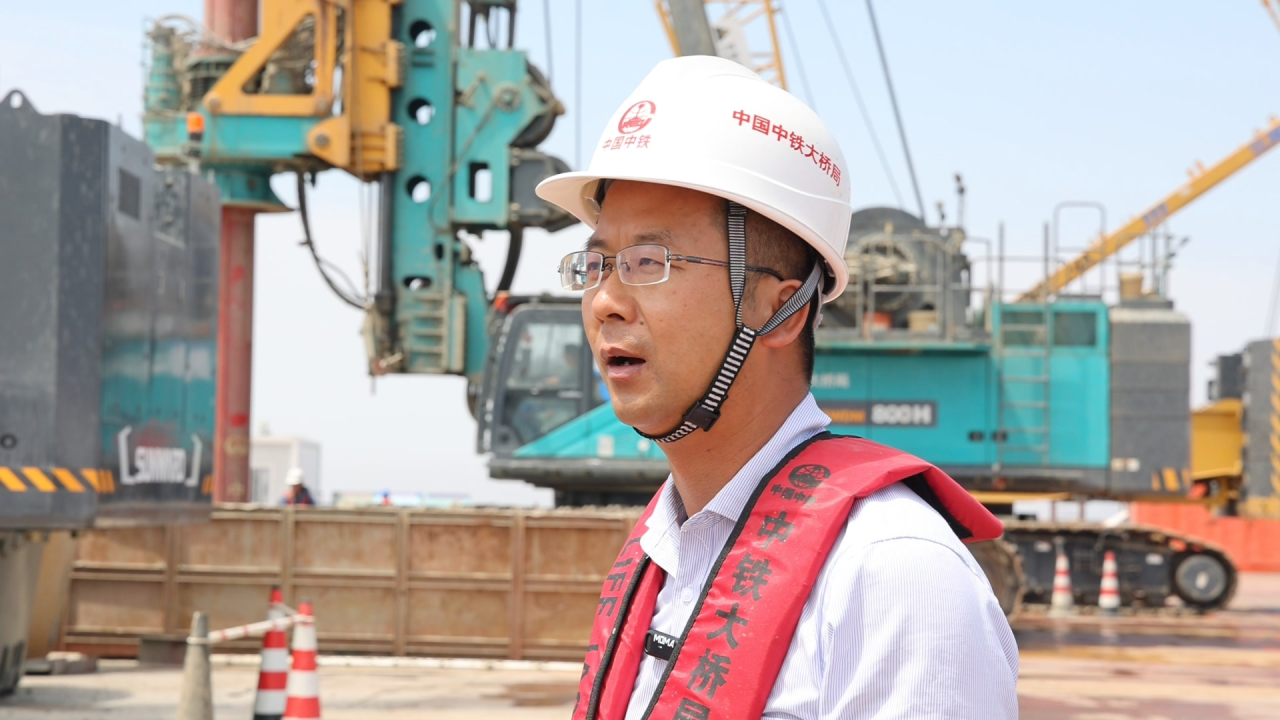 先导式立异，，，再推电动新品！！！122cc太阳成智能SWDM520EE增程式旋挖钻机推介会乐成举行