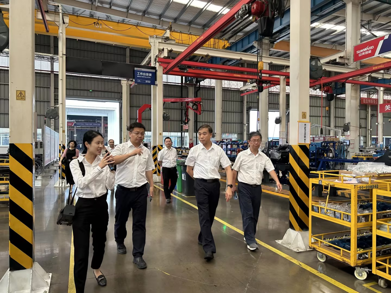 深化交流相助！！广州港李明忠副总司理率队莅临122cc太阳成智能考察交流！！