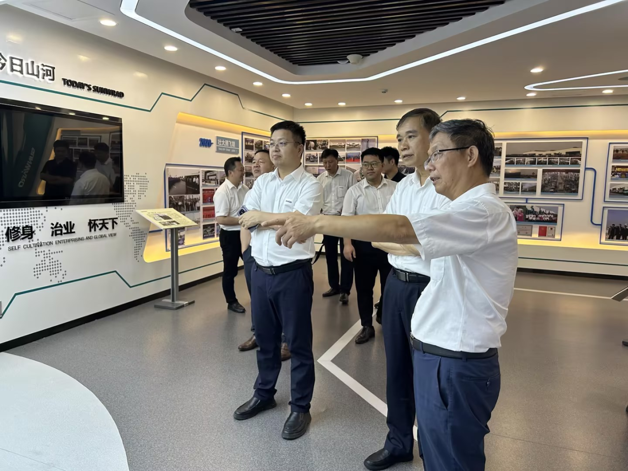 深化交流相助！！广州港李明忠副总司理率队莅临122cc太阳成智能考察交流！！