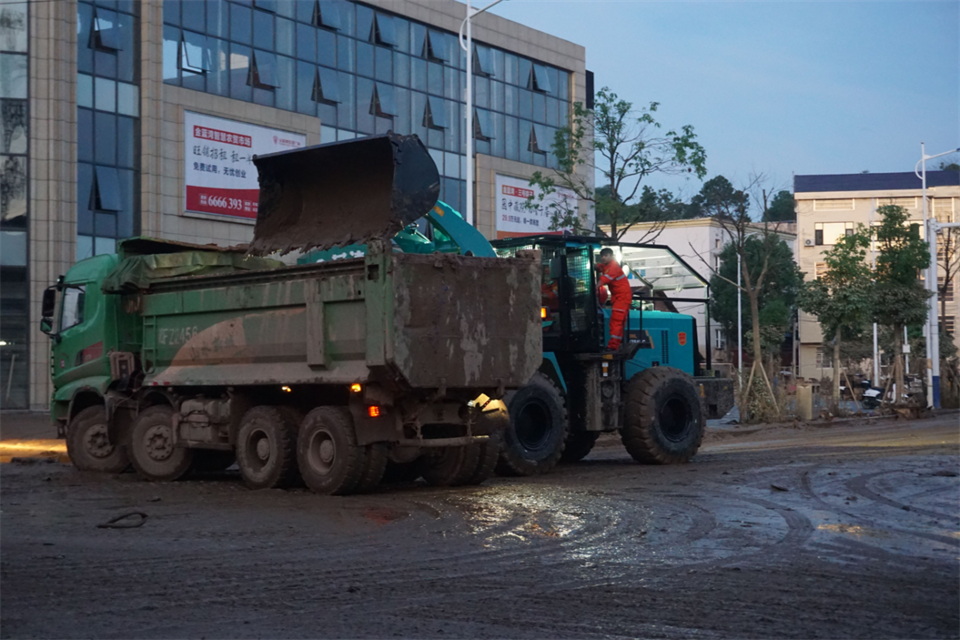 驰援湖南平江抗洪抢险，，，共克时艰显继承