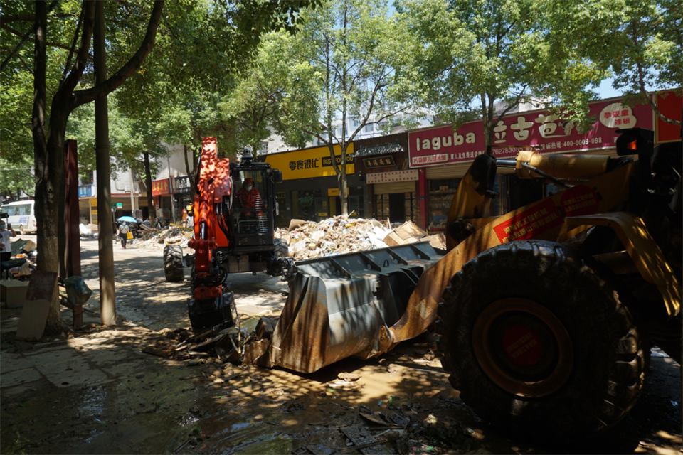 驰援湖南平江抗洪抢险，，，共克时艰显继承