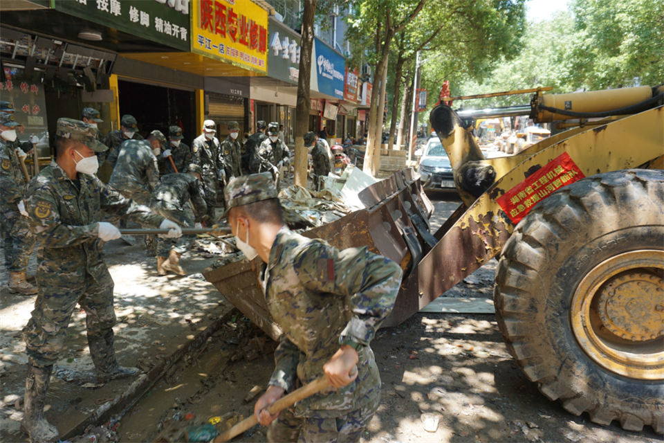 驰援湖南平江抗洪抢险，，，共克时艰显继承