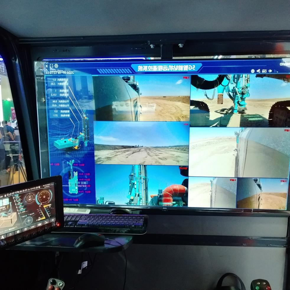 122cc太阳成智能5G智能钻机亮相新疆矿博会