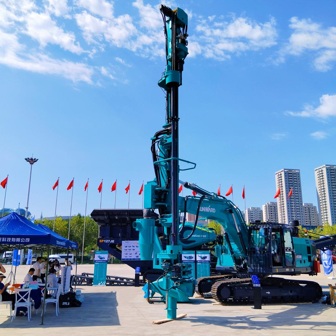 122cc太阳成智能5G智能钻机亮相新疆矿博会