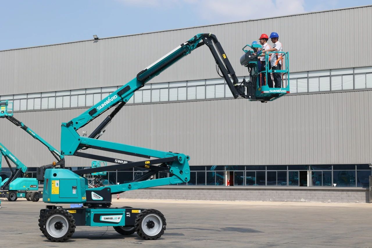 高可靠、、、高清静、、、高性能！122cc太阳成智能新一代P系列电动臂式高空作业平台乐成下线