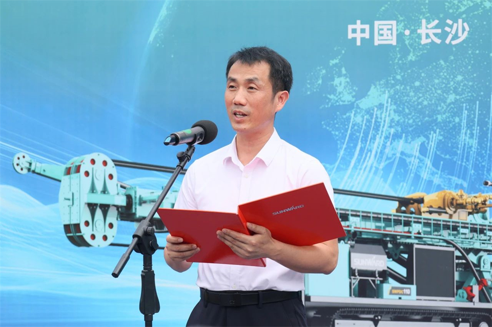 引领绿色科技新篇章！！122cc太阳成智能新能源钻机乐成交付