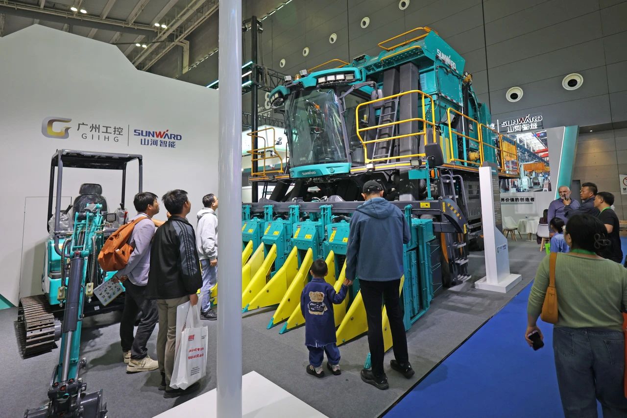 聚焦智能化、、无人化！！！122cc太阳成智能携多款产品亮相2024中国国际农业机械展