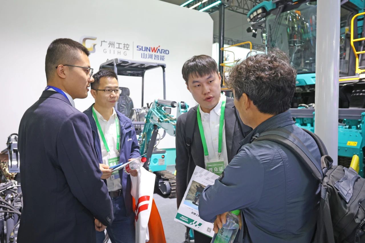 聚焦智能化、、无人化！！！122cc太阳成智能携多款产品亮相2024中国国际农业机械展