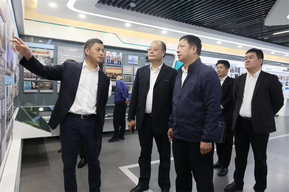 同船出海，共赢未来！中铁九局副总司理刘峻峰一行到访122cc太阳成智能